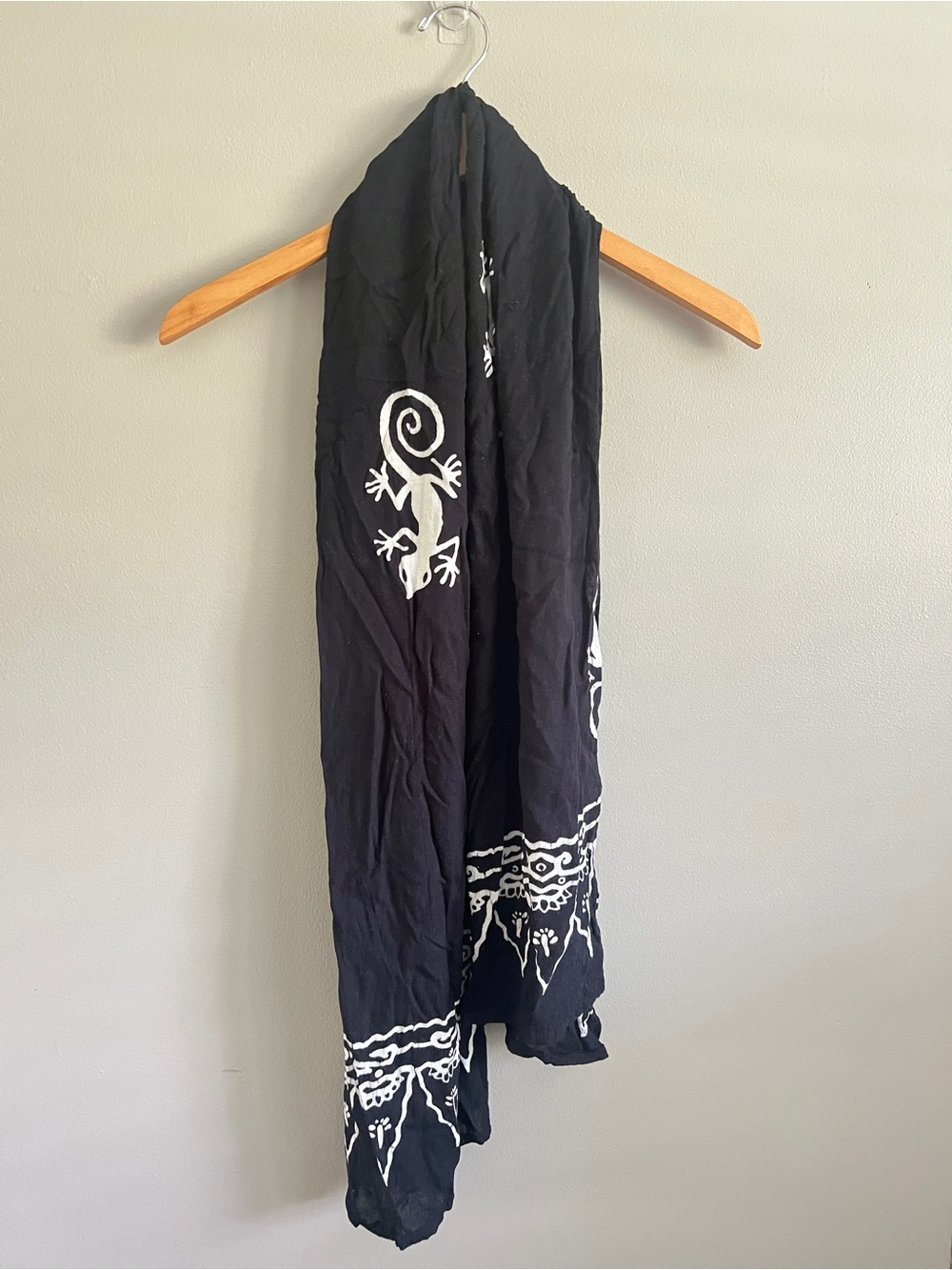 Black Gecko Print Swim Sarong